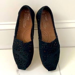 Black TOMS
